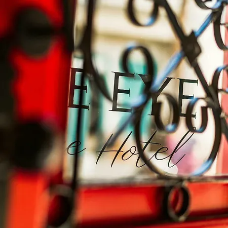 Eagle Eye מלון *