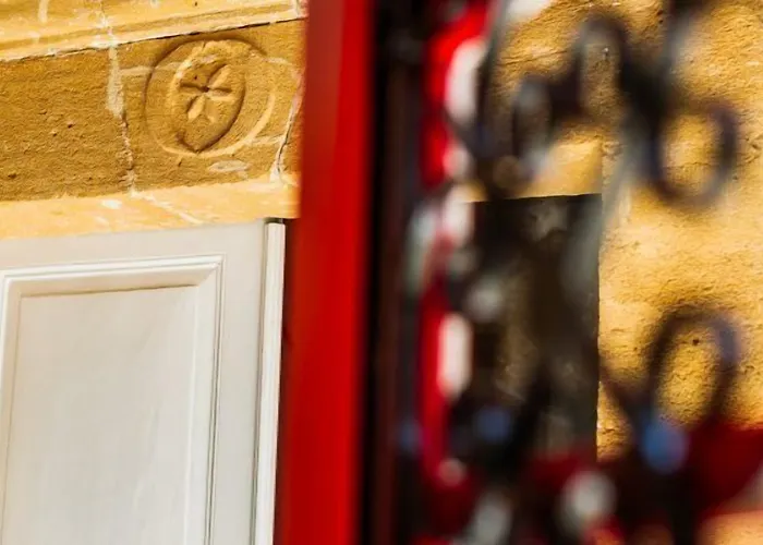 Eagle Eye Отель *